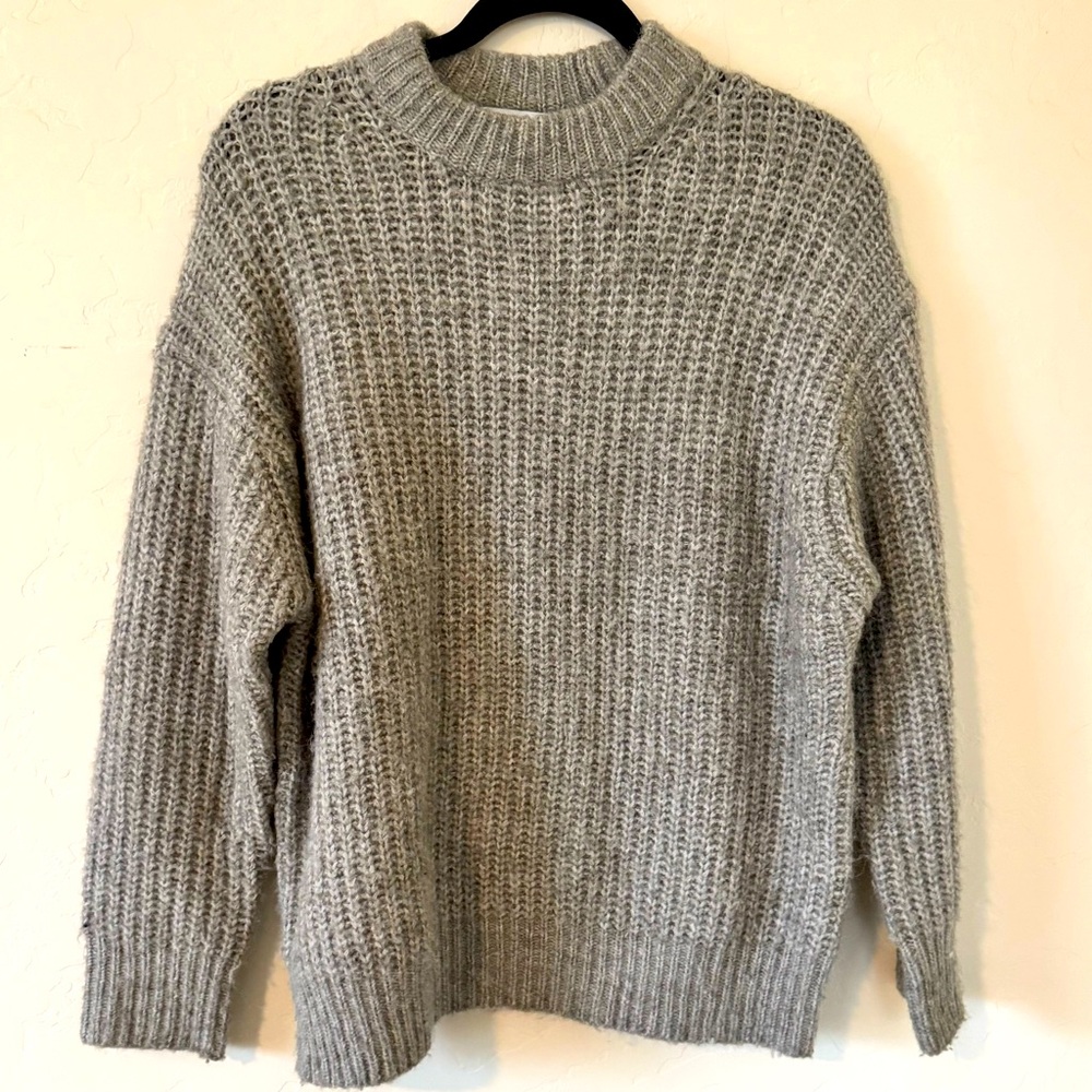 Zara Crewneck Sweater in Light Gray Size S